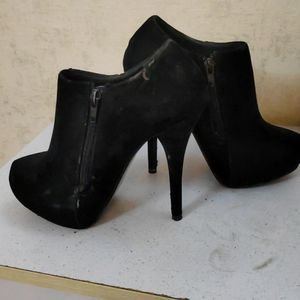 Carlton London Stilleto boots